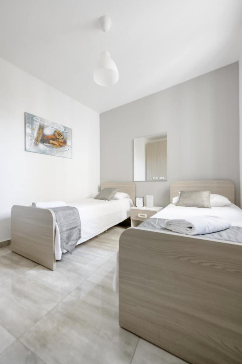 מסידה F12 Room 2, Private Room Two Single Beds Privated Bathroom In Shared Flat מראה חיצוני תמונה